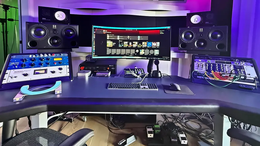 Mix desk with Yamaha NS-10M nearfields, large mains and a Teletronix LA-2A