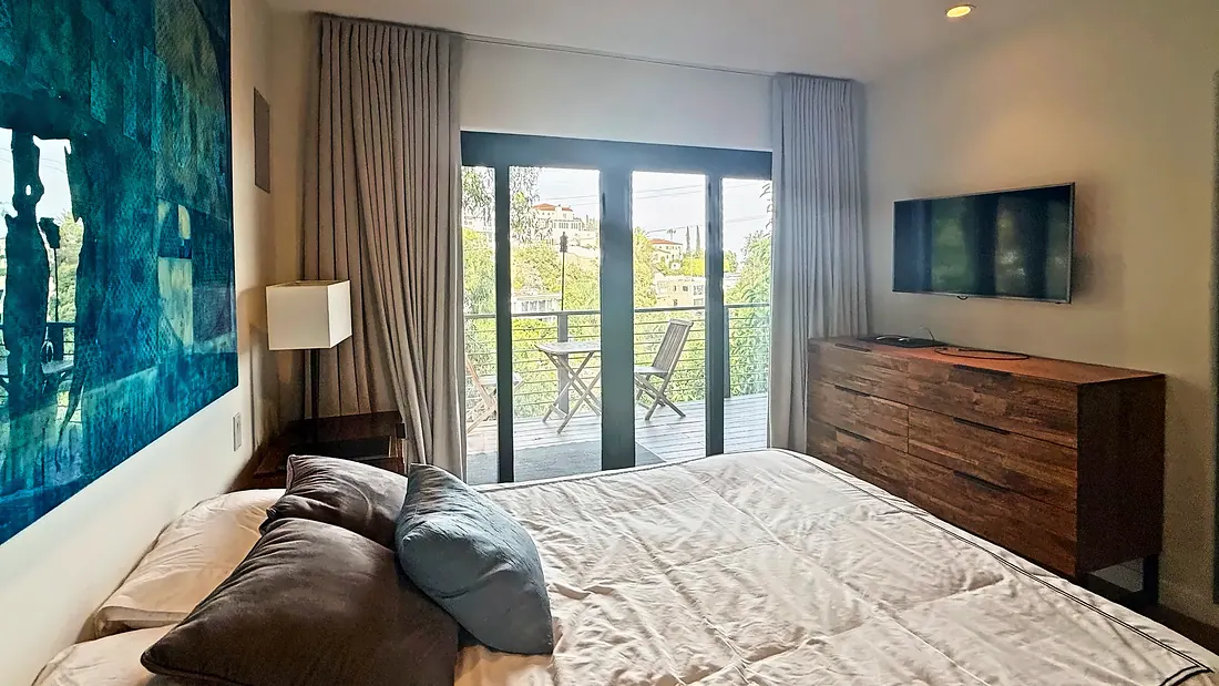 Bedroom opening onto a balcony